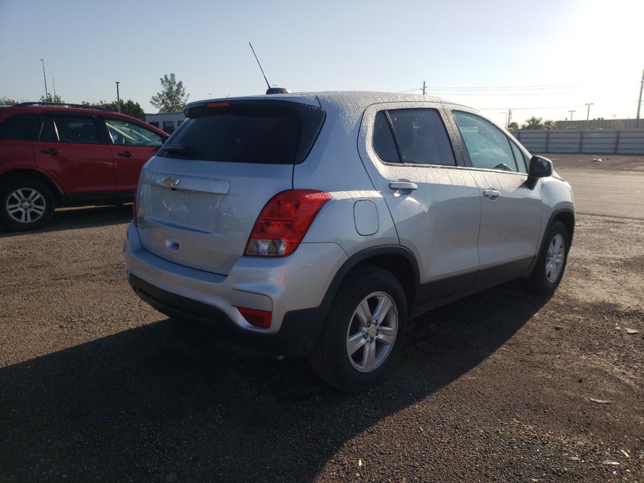 Photo 4 from auction – 2020 CHEVROLET TRAX LS with VIN 3GNCJKSB6LL198201