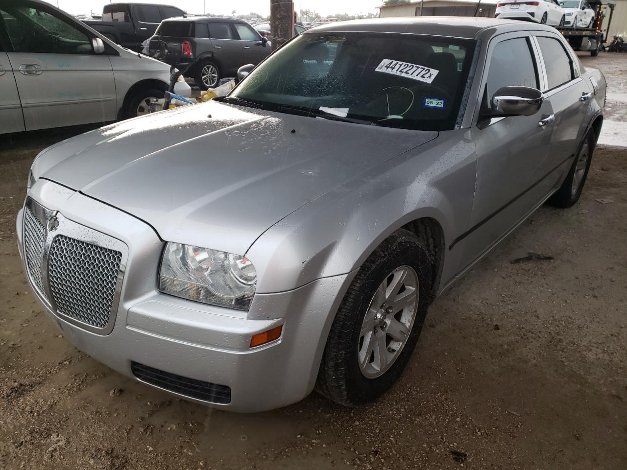Photo 2 from auction – 2008 CHRYSLER 300 LX with VIN 2C3KA43R88H186552