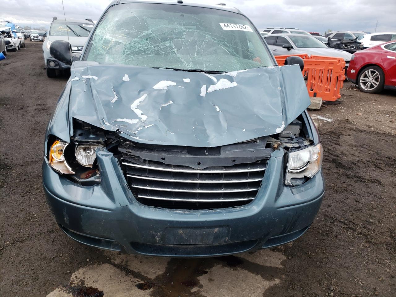 Photo 9 from auction – 2007 CHRYSLER TOWN & COU with VIN 2A4GP44R87R343594