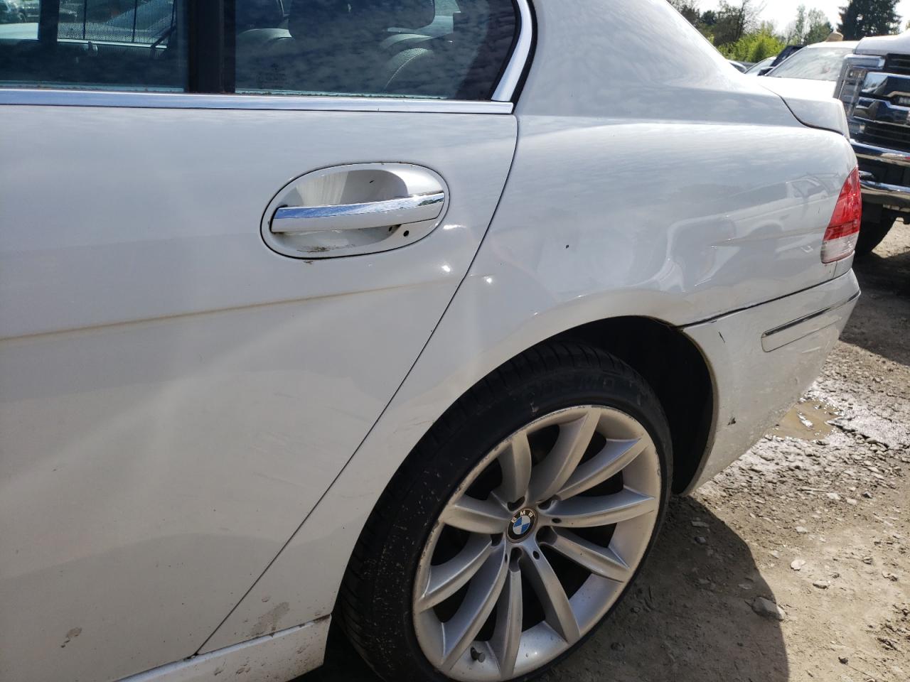 Photo 9 from auction – 2007 BMW 750 with VIN WBAHN83567DT70959