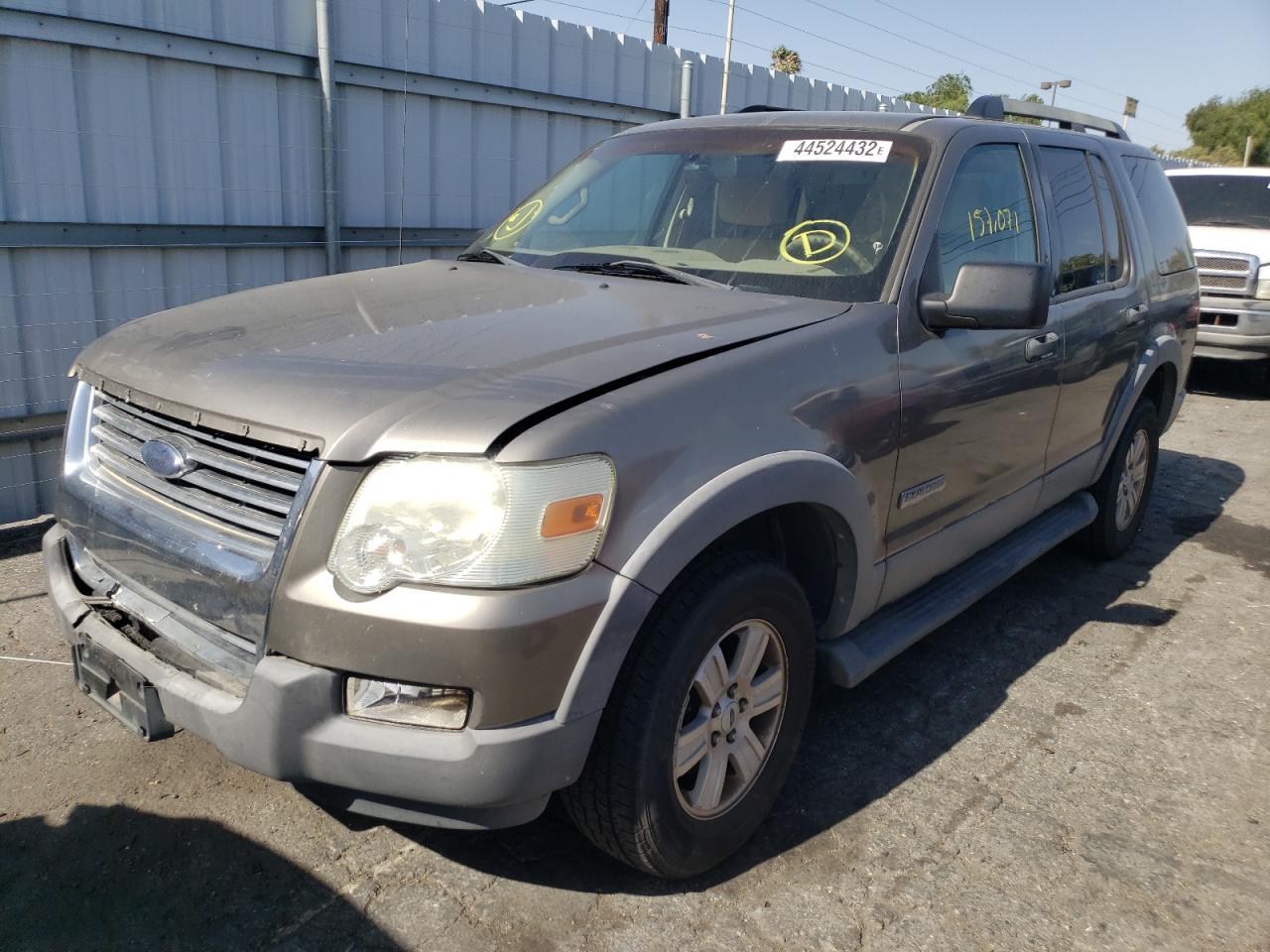 Photo 2 from auction – 2006 FORD EXPLORER X with VIN 1FMEU63E96ZA01135