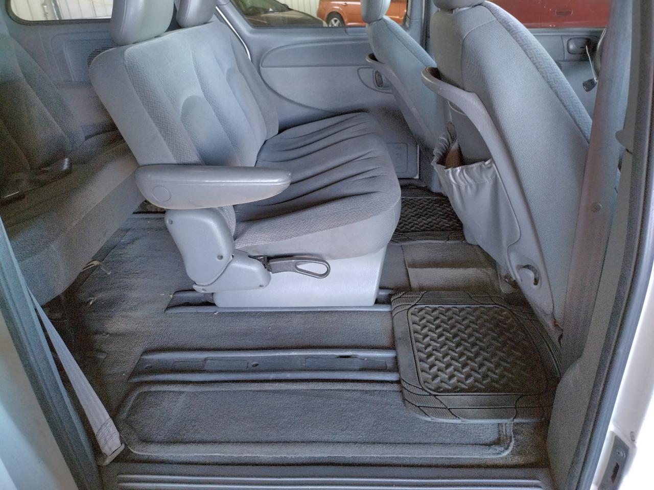 Photo 6 from auction – 2004 DODGE CARAVAN SE with VIN 1D4GP25RX4B553846