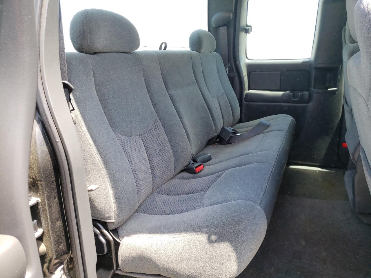 Photo 6 from auction – 2003 CHEVROLET SILVERADO with VIN 2GCEC19V831406036