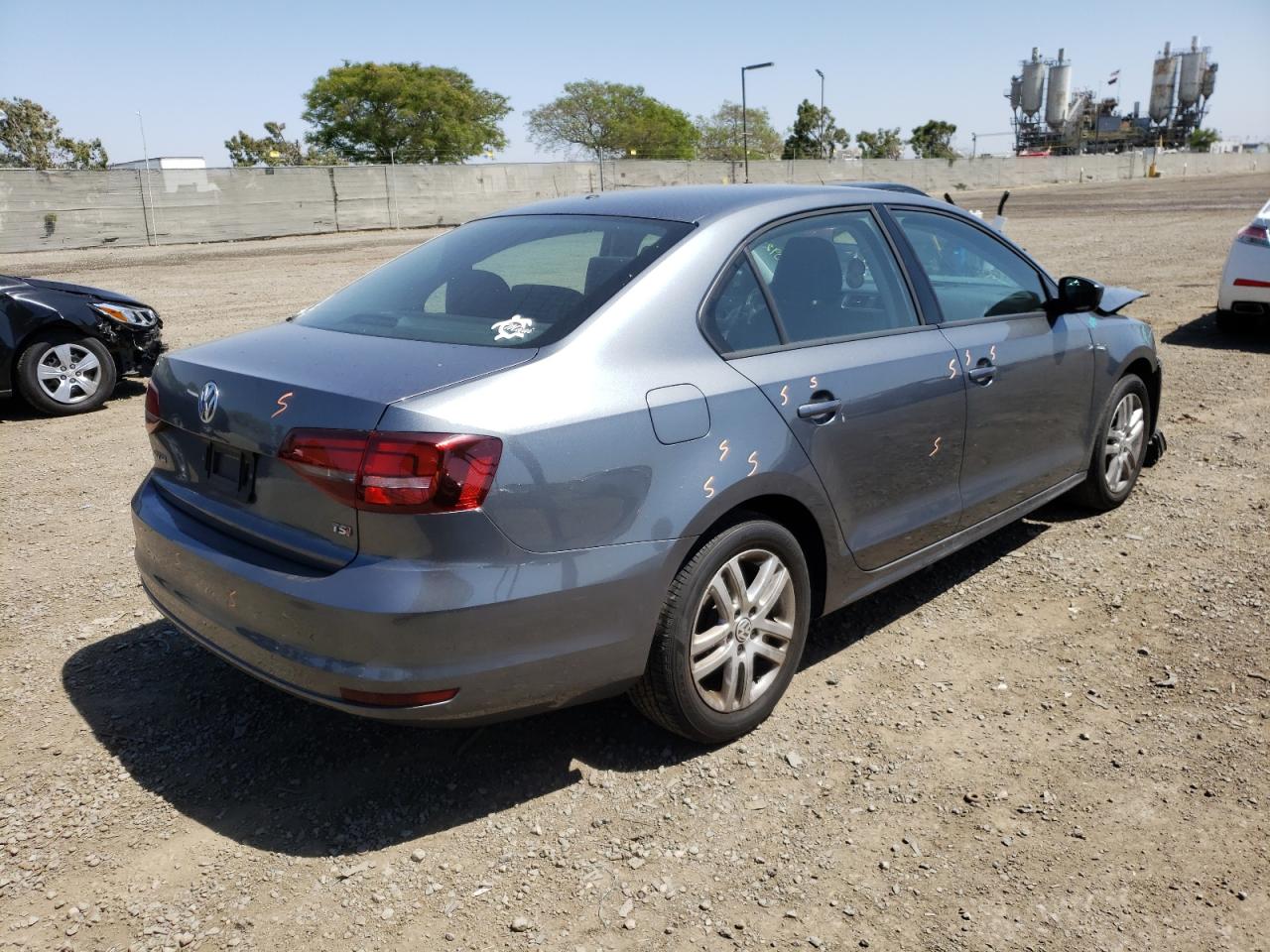 Photo 4 from auction – 2018 VOLKSWAGEN JETTA S with VIN 3VW2B7AJXJM232877