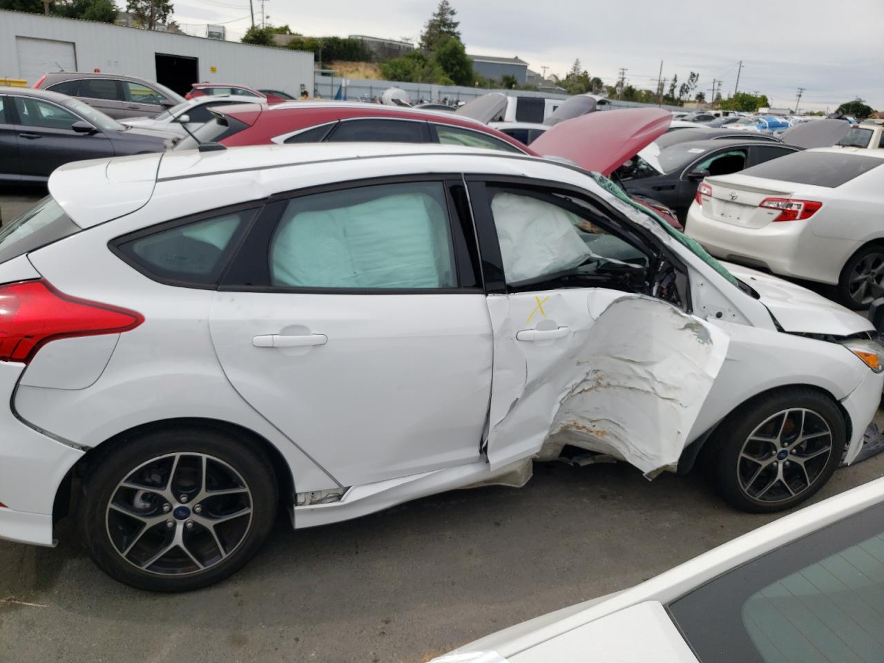 Photo 9 from auction – 2015 FORD FOCUS SE with VIN 1FADP3K26FL306680