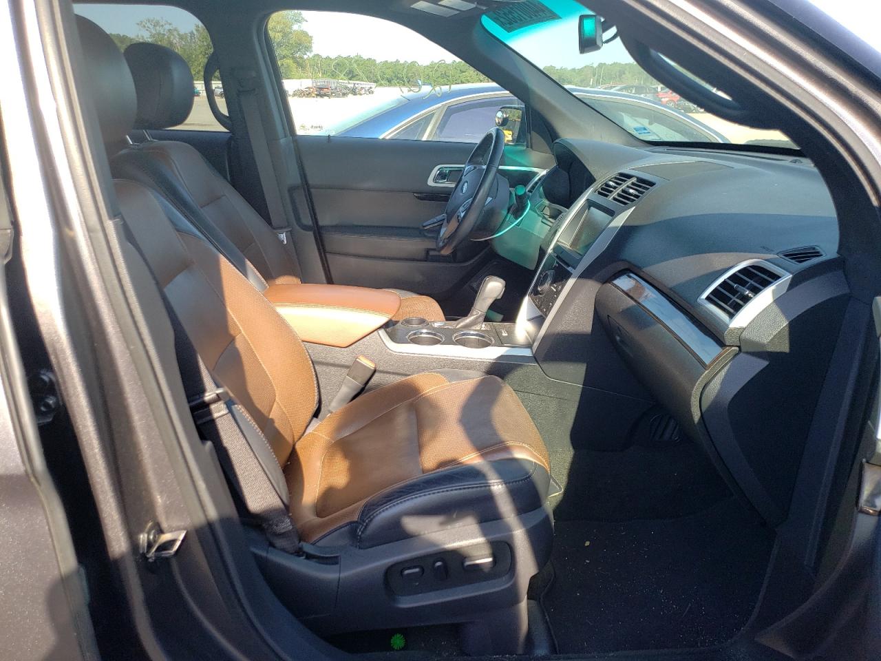 Photo 5 from auction – 2012 FORD EXPLORER L with VIN 1FMHK7F87CGA28503