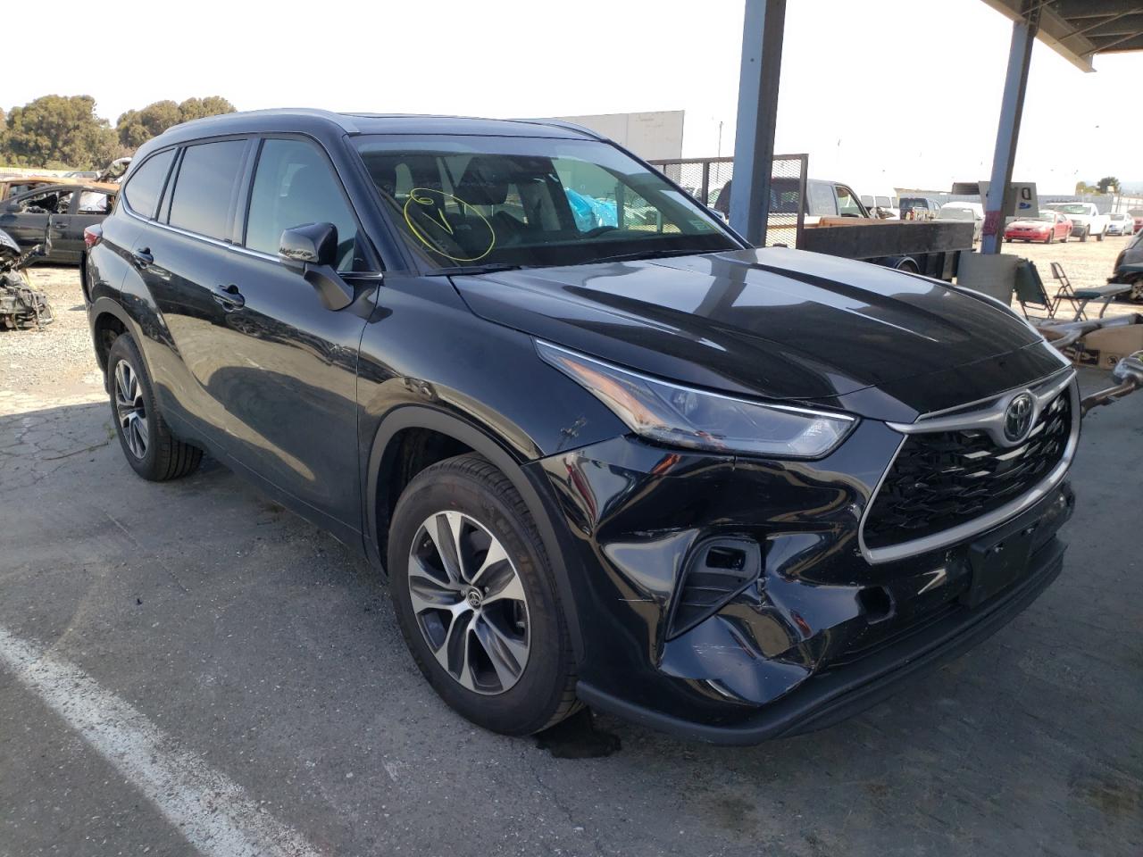 TOYOTA HIGHLANDER 2022 with VIN 5TDGZRAH4NS109322 - Photo from auction