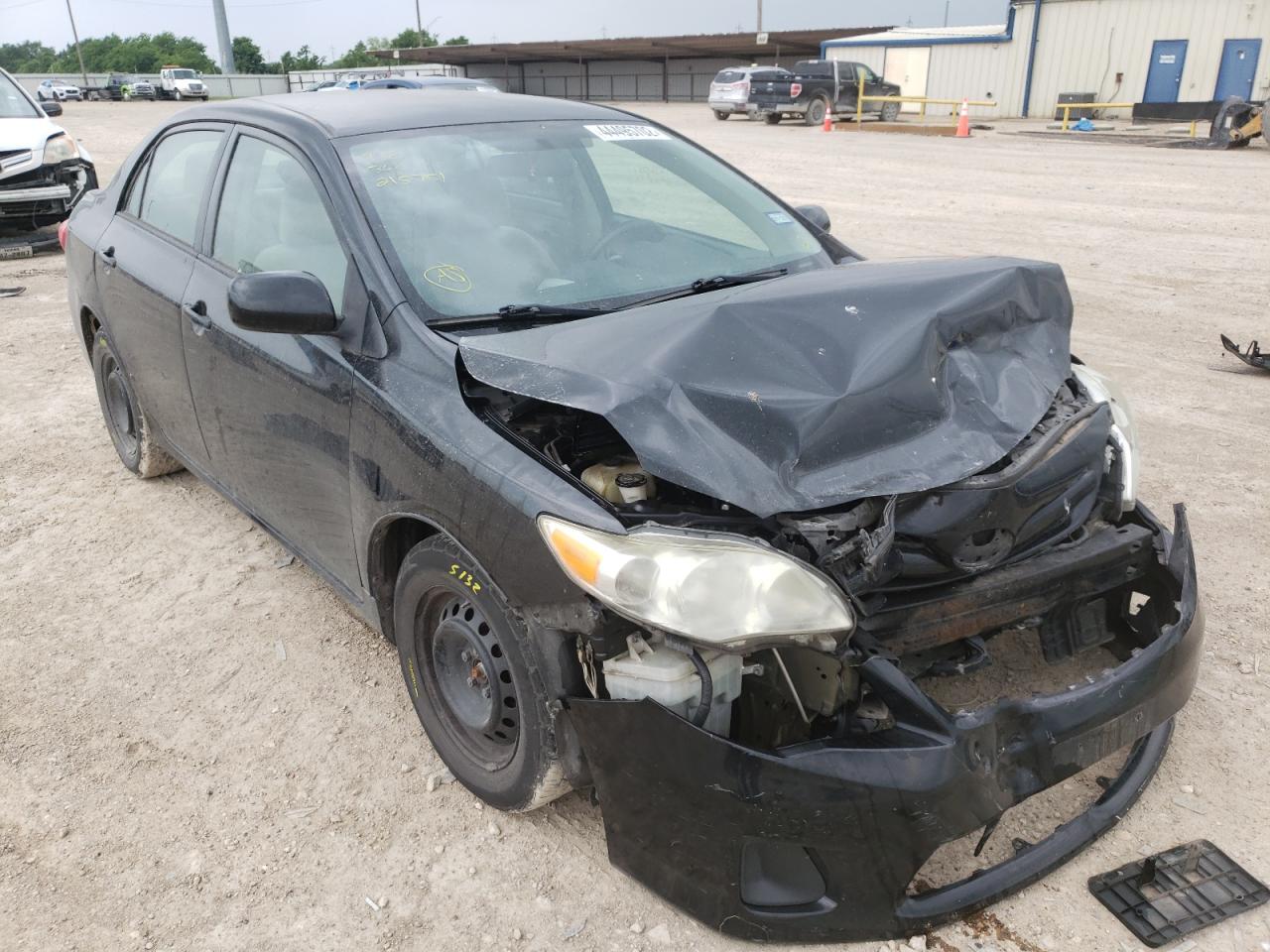 TOYOTA COROALLA 2013 z numerem VIN 5YFBU4EE5DP215751 - Zdjęcie z aukcji