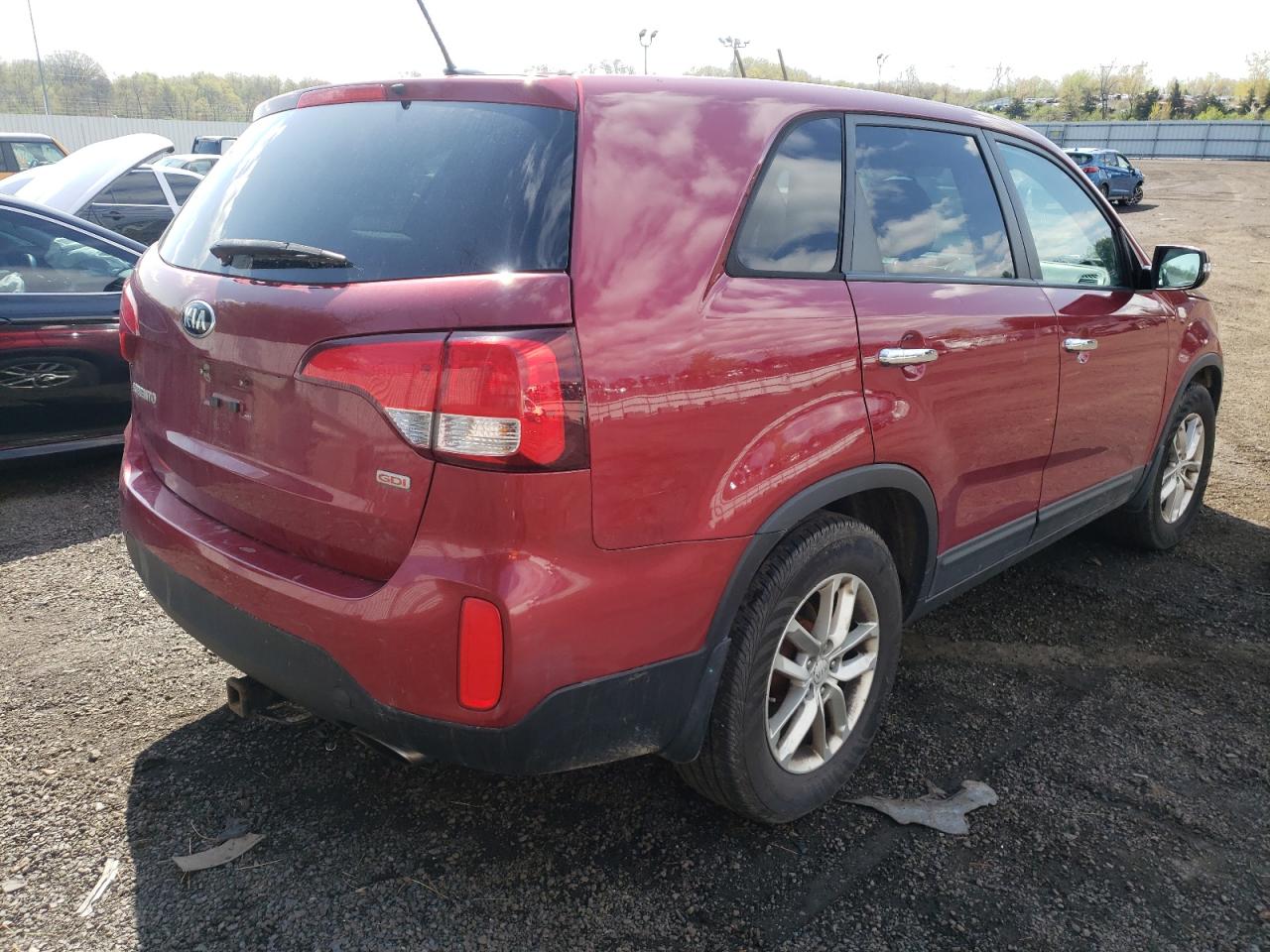 Photo 4 from auction – 2015 KIA SORENTO LX with VIN 5XYKT3A64FG641885