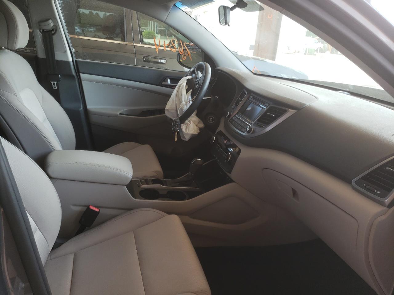 Photo 5 from auction – 2016 HYUNDAI TUCSON LIM with VIN KM8J3CA44GU105508
