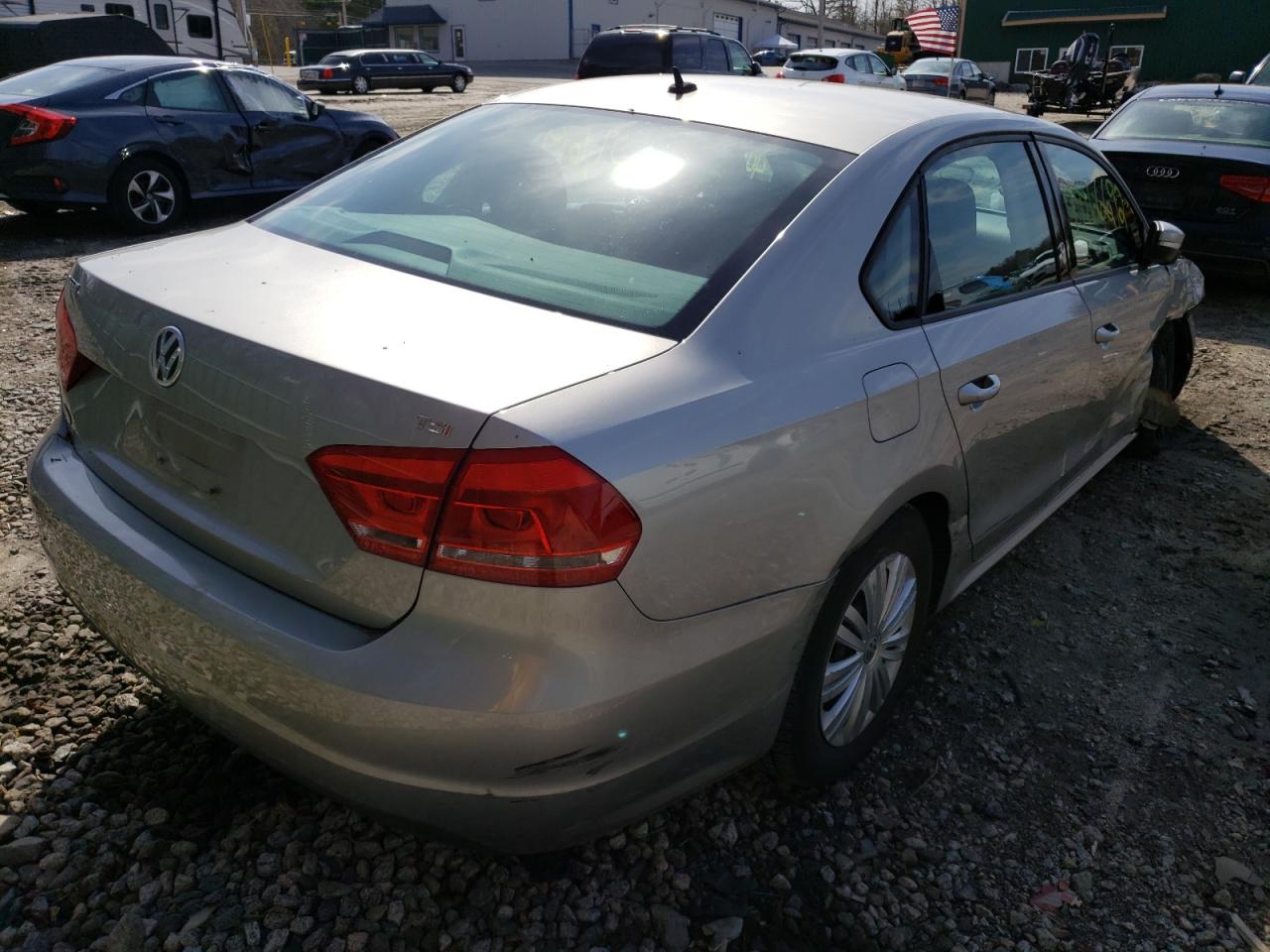 Photo 4 from auction – 2014 VOLKSWAGEN PASSAT S with VIN 1VWAT7A33EC035048