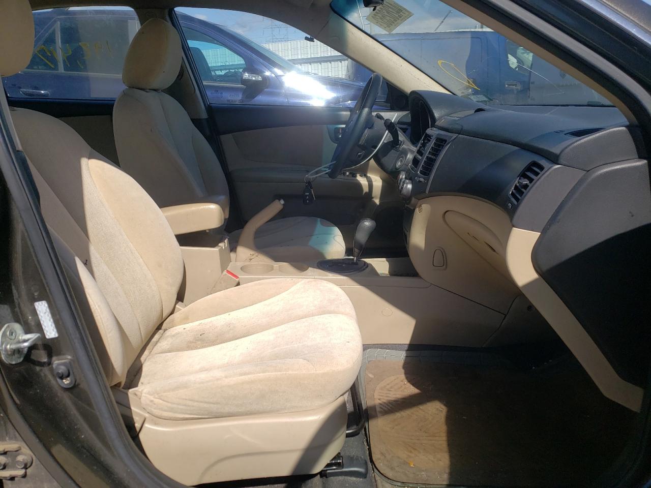 Photo 5 from auction – 2009 KIA OPTIMA LX with VIN KNAGE228695323934
