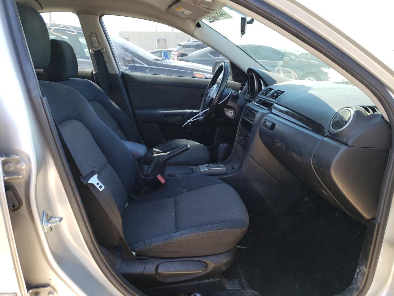 Photo 5 from auction – 2004 MAZDA 3 I with VIN JM1BK12F541180084