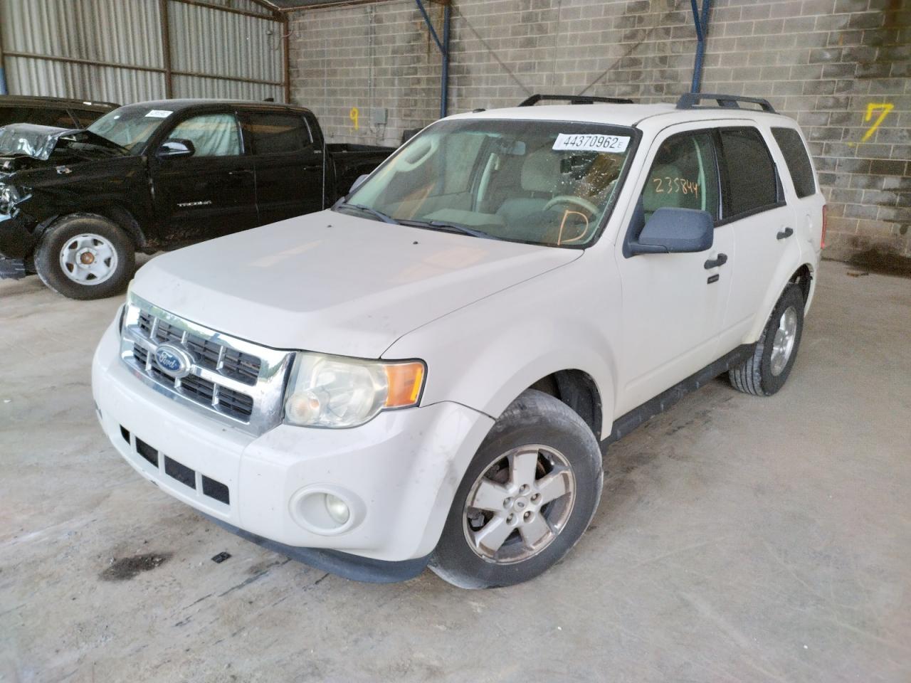 Photo 2 from auction – 2010 FORD ESCAPE XLT with VIN 1FMCU9DG7AKB92323