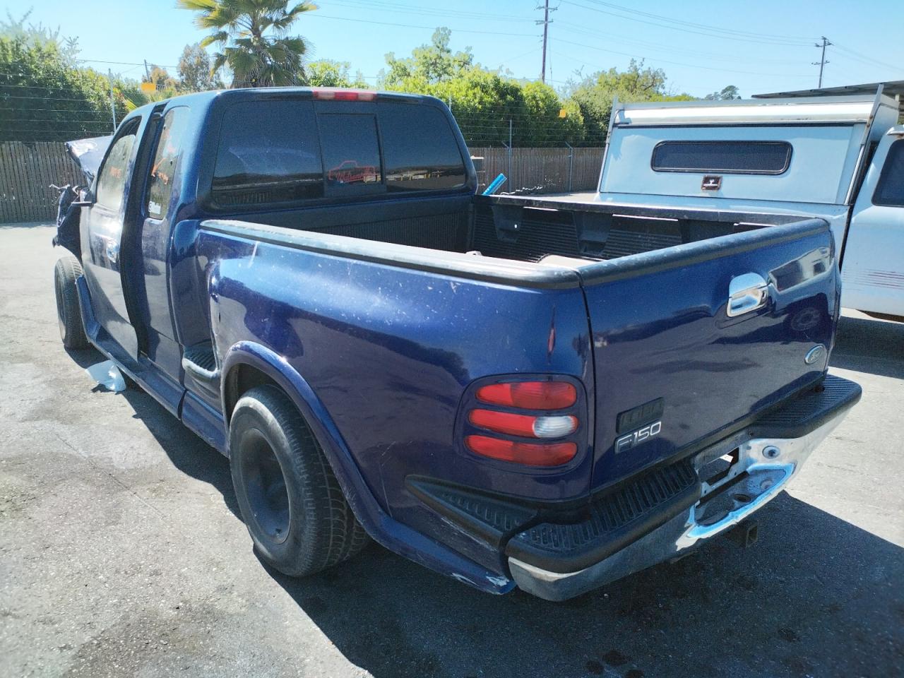 Photo 3 from auction – 1998 FORD F150 with VIN 2FTZX0765WCA19058