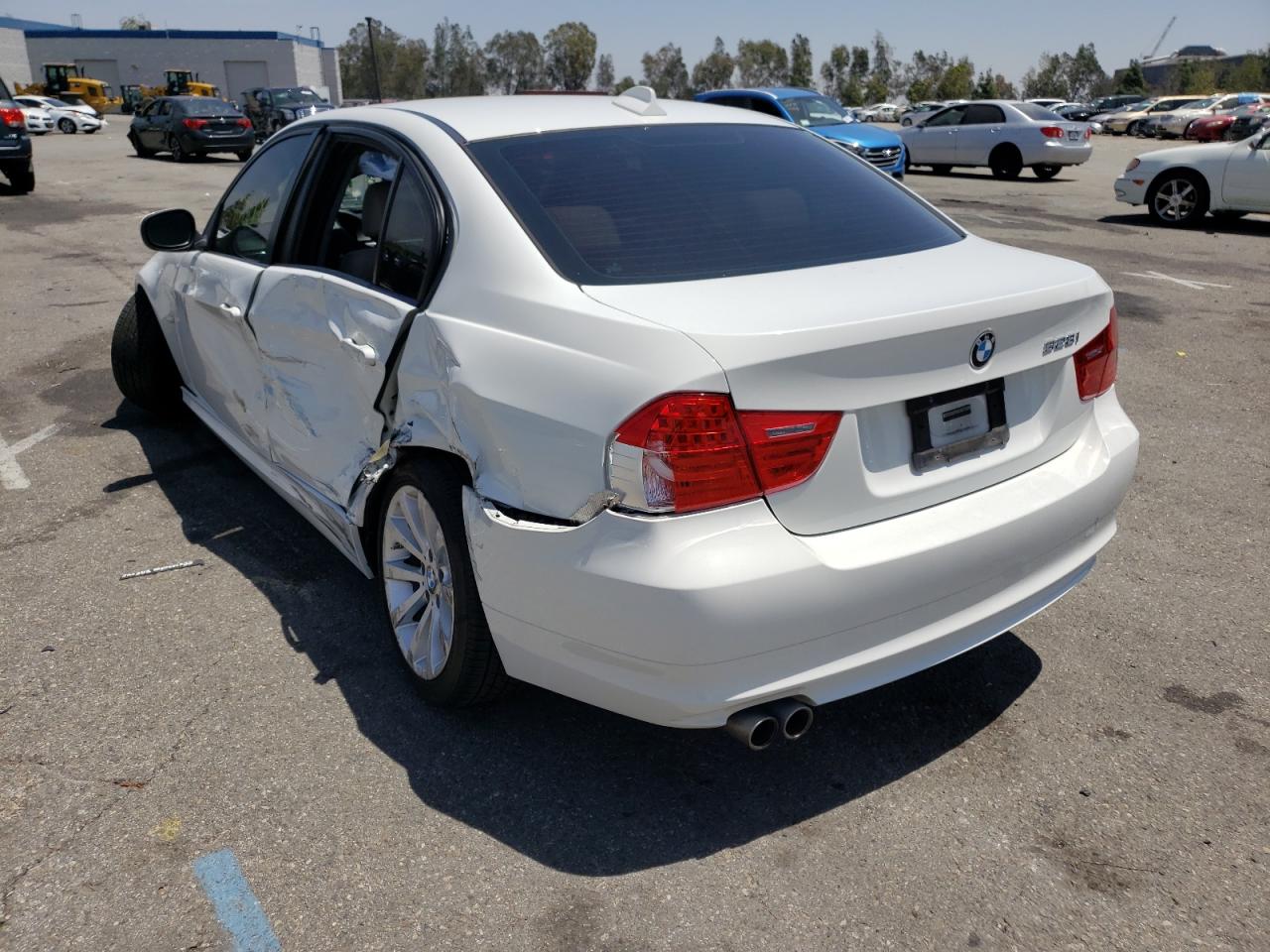 Photo 3 from auction – 2011 BMW 328 I SULE with VIN WBAPH5G51BNM72569