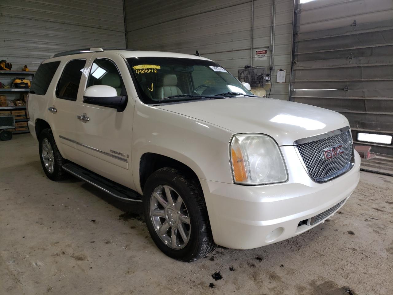 GMC YUKON DENA 2009 with VIN 1GKFK03219R271499 - Photo from auction