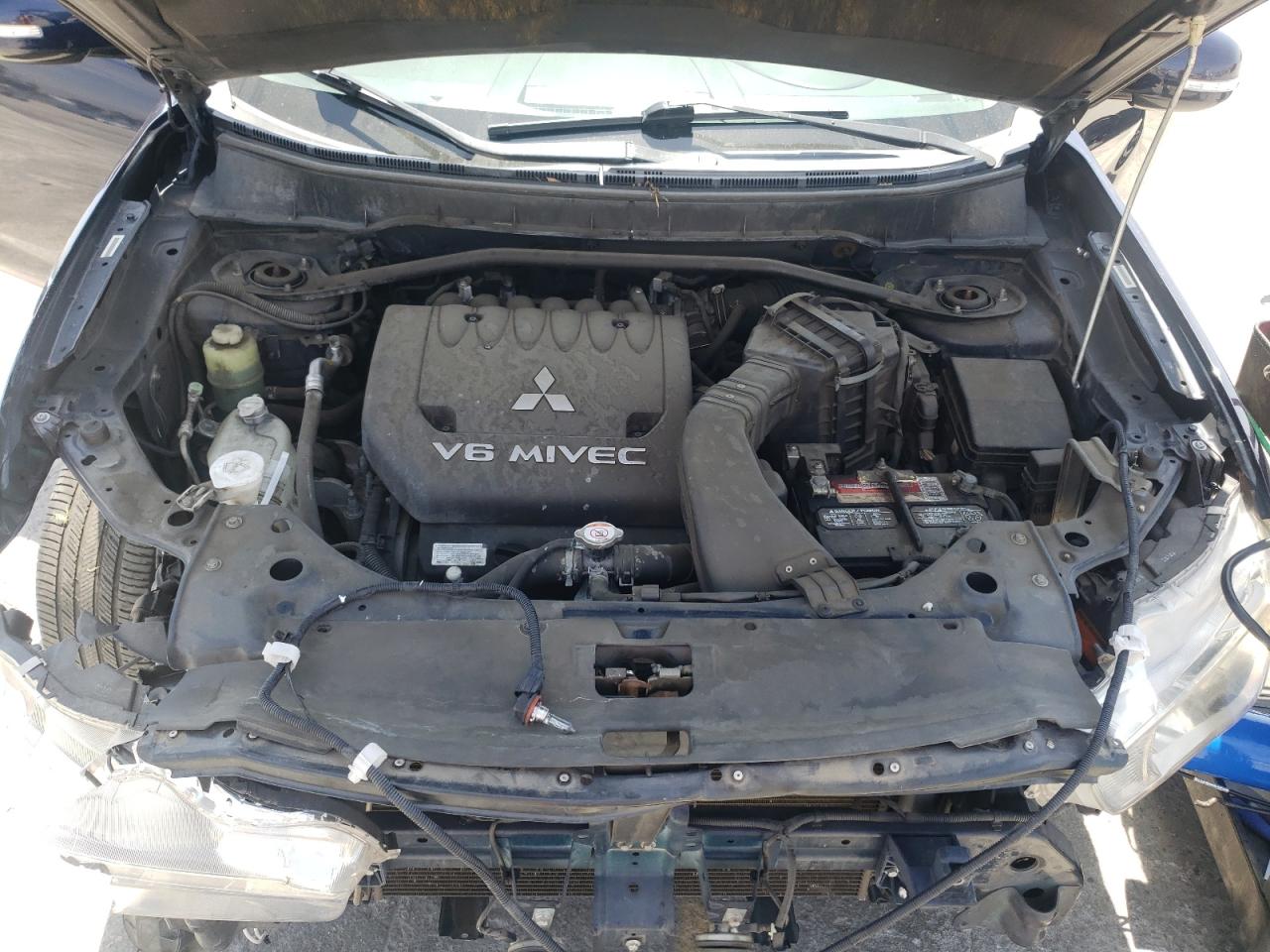 Photo 7 from auction – 2010 MITSUBISHI OUTLANDER with VIN JA4JS4AX3AZ011521