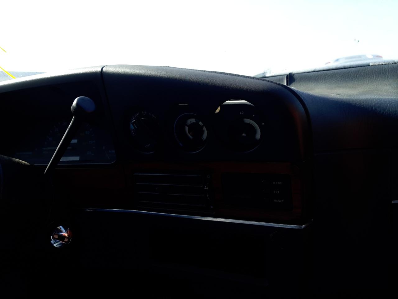 Photo 9 from auction – 1988 FORD TAURUS L with VIN 1FABP50U2JA247803