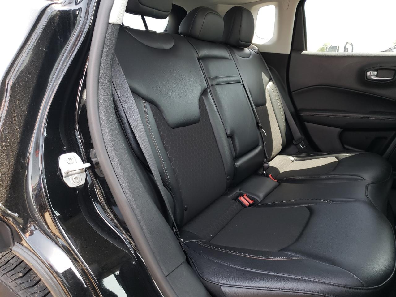 Photo 6 from auction – 2018 JEEP COMPASS LA with VIN 3C4NJDBBXJT103729