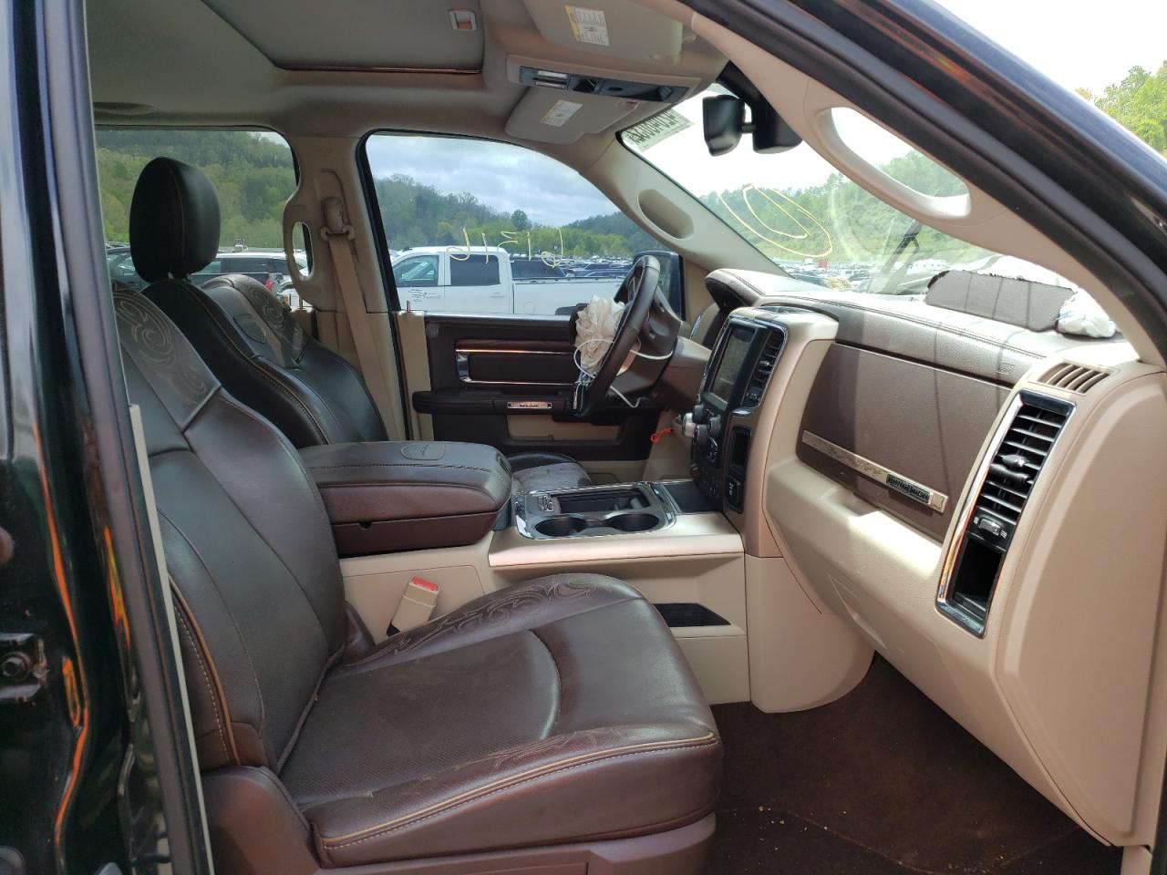 Photo 5 from auction – 2016 RAM 1500 LONGH with VIN 1C6RR7PT9GS150068
