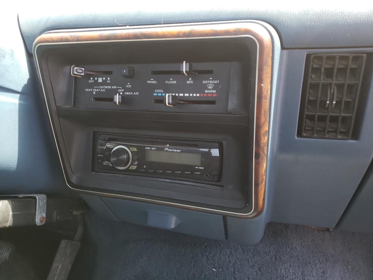Photo 9 from auction – 1988 FORD F250 with VIN 1FTHF25M1JPB04305