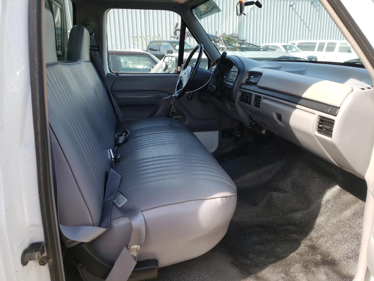 Photo 5 from auction – 1997 FORD F250 with VIN 1FTHF26H8VEA07752