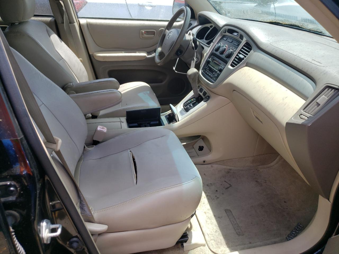 Photo 5 from auction – 2004 TOYOTA HIGHLANDER with VIN JTEGD21A440094780
