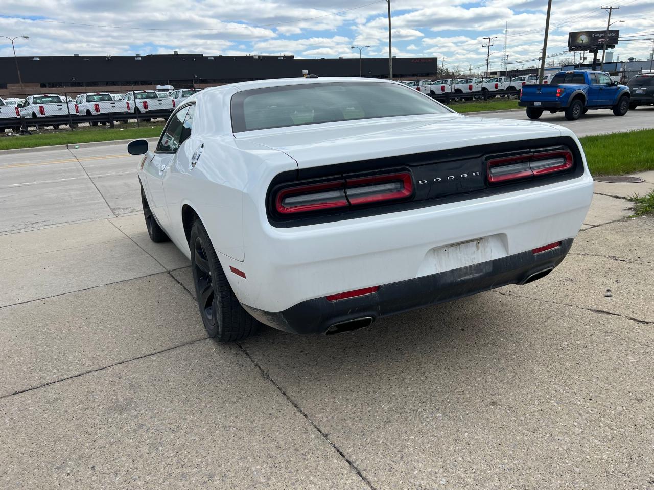 Photo 3 from auction – 2016 DODGE CHALLENGER with VIN 2C3CDZAG2GH201121