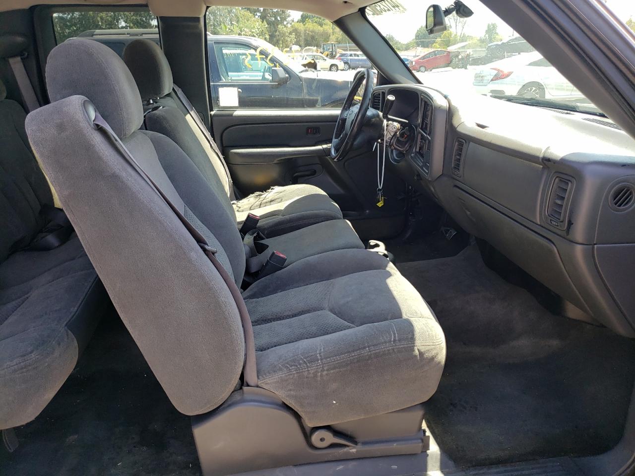 Photo 5 from auction – 2004 CHEVROLET SILVERADO with VIN 1GCEC19T54E387797
