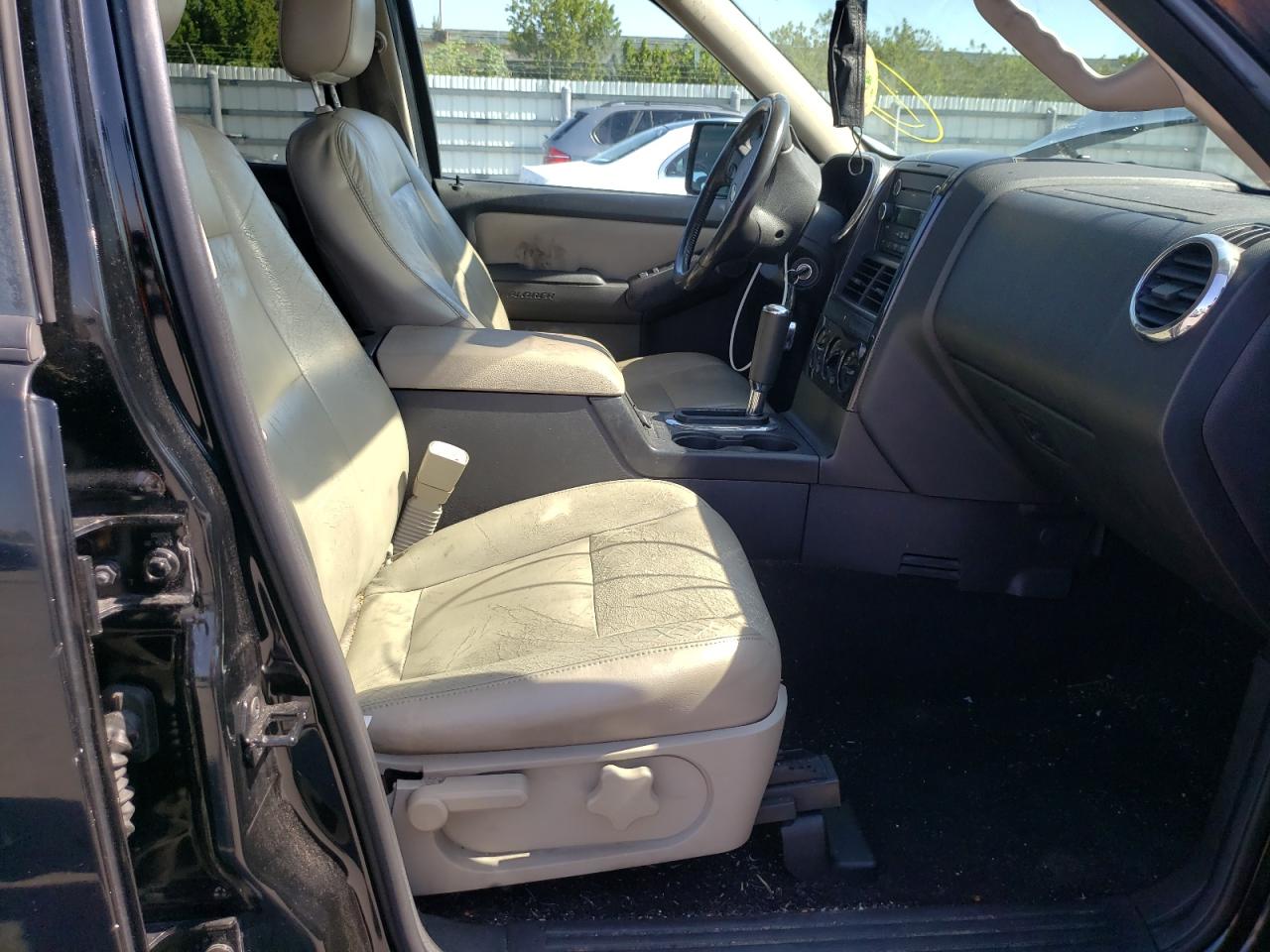 Photo 5 from auction – 2008 FORD EXPLORER X with VIN 1FMEU63E38UA62402