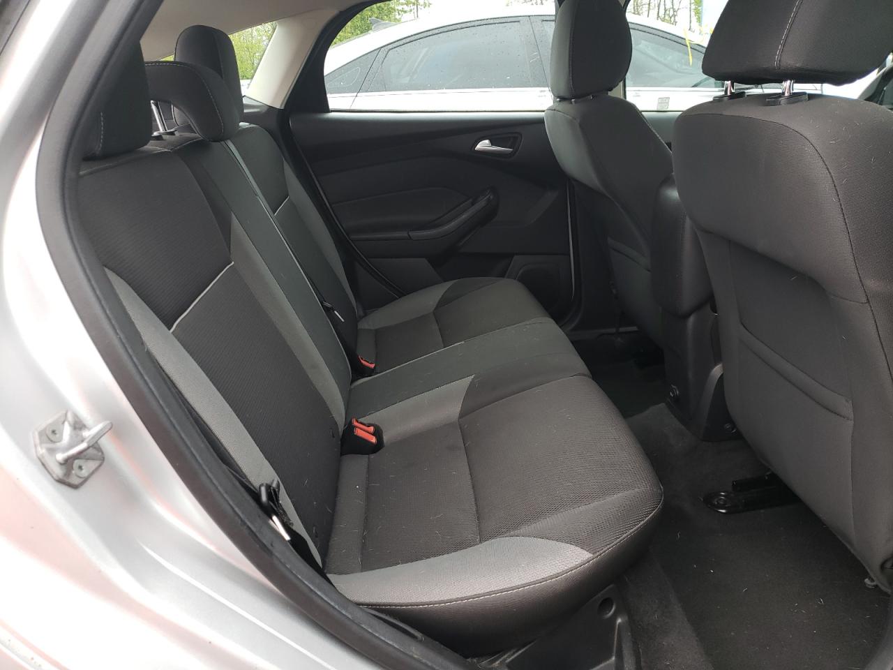 Zdjęcie 6 z aukcji – 2014 FORD FOCUS SE z VIN 1FADP3K22EL188819