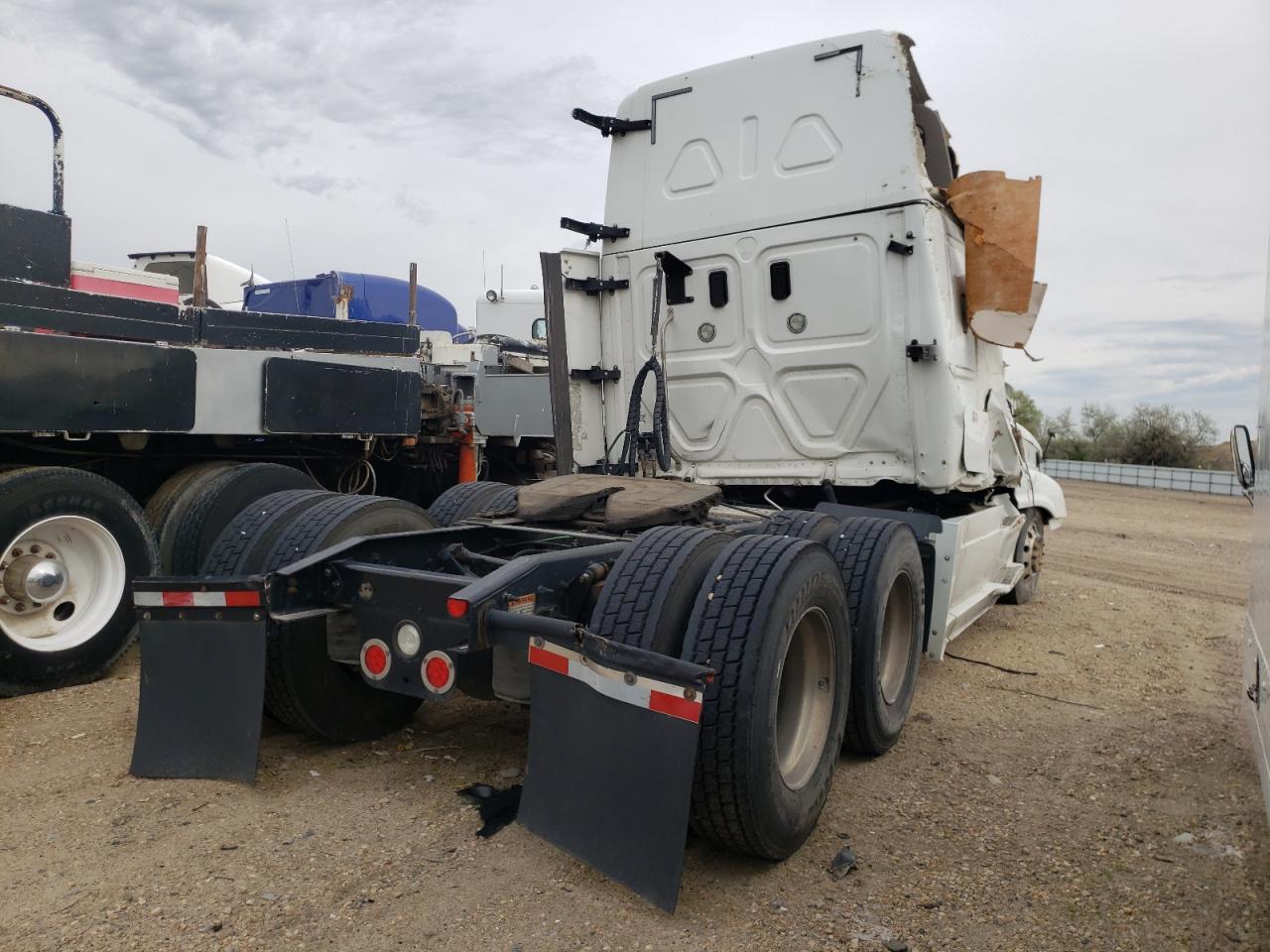 Photo 4 from auction – 2017 FREIGHTLINER CASCADIA 1 with VIN 1FUJGLDR4HLHP0489