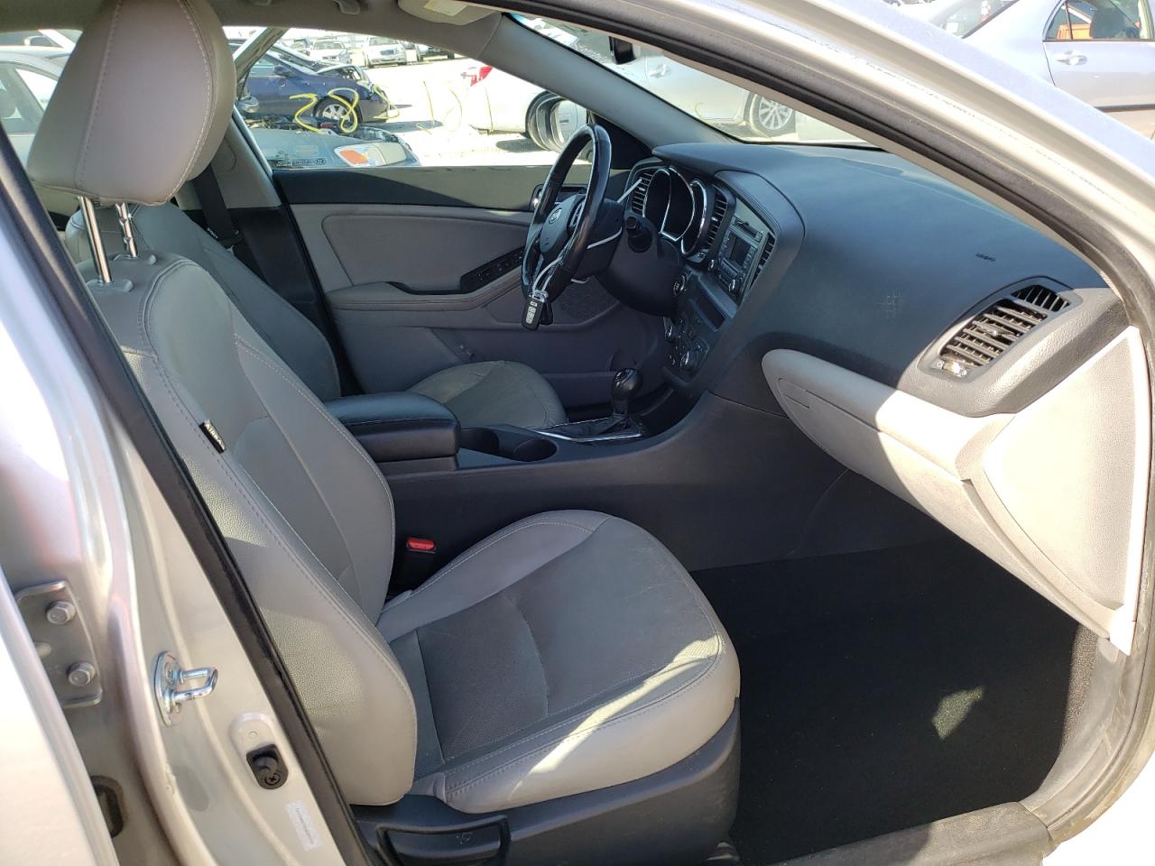 Photo 5 from auction – 2012 KIA OPTIMA EX with VIN 5XXGN4A72CG089902