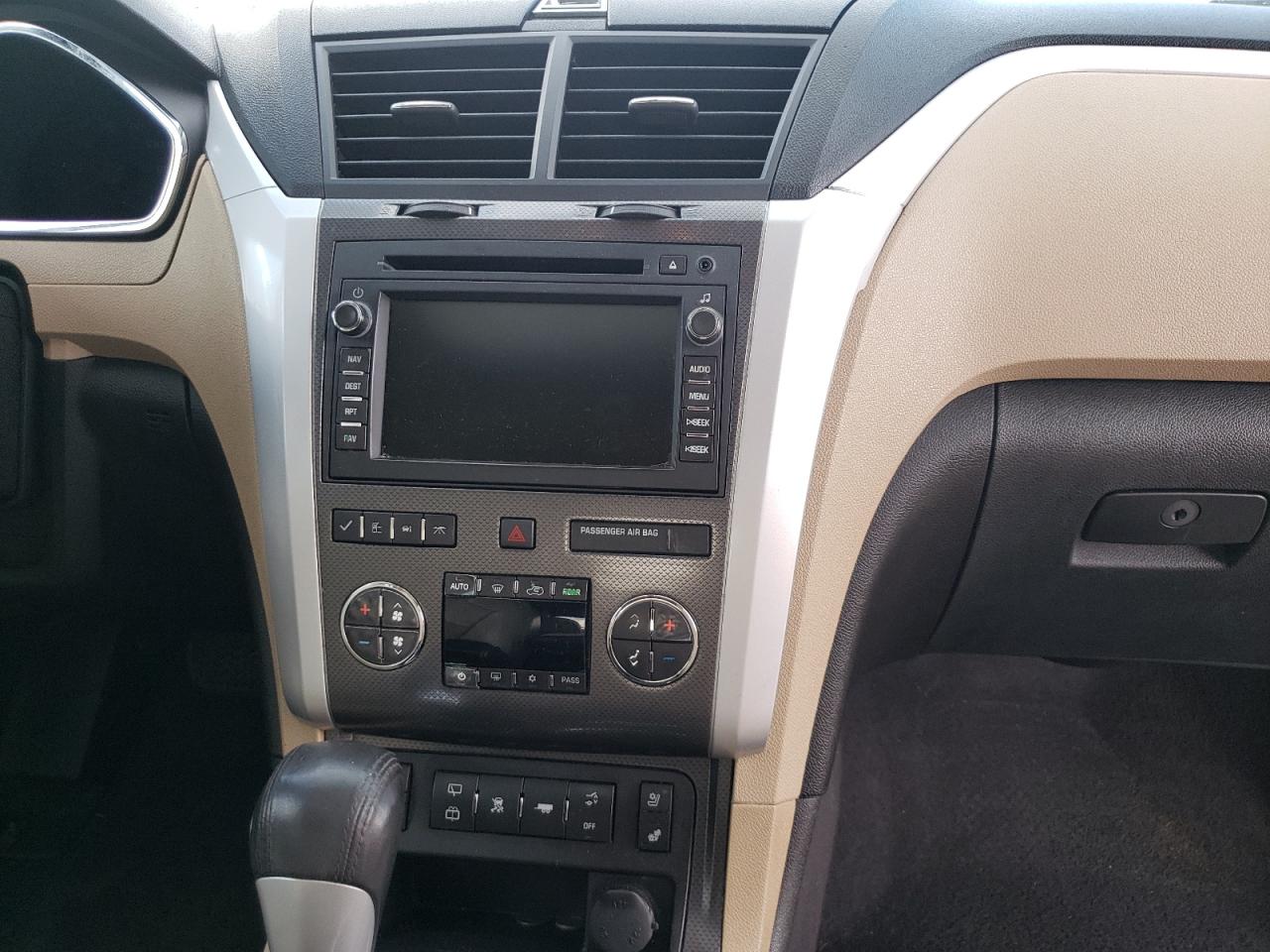 Photo 9 from auction – 2010 CHEVROLET TRAVERSE L with VIN 1GNLVHED7AS129861