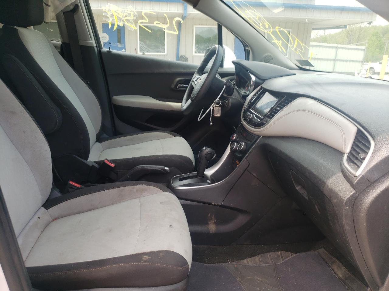 Photo 5 from auction – 2020 CHEVROLET TRAX LS with VIN 3GNCJNSB3LL165173