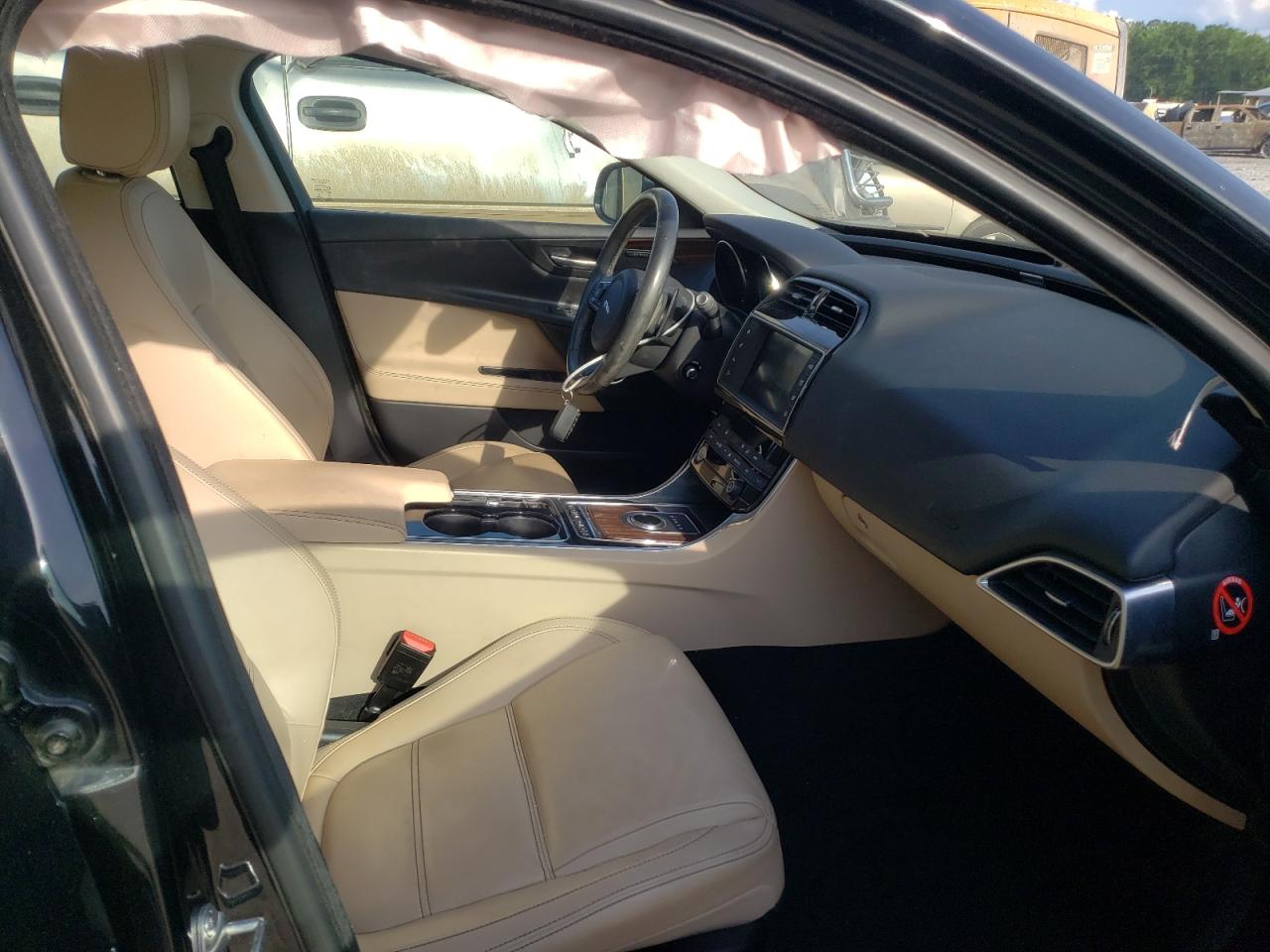 Photo 5 from auction – 2017 JAGUAR XE PRESTIG with VIN SAJAE4BNXHA971553