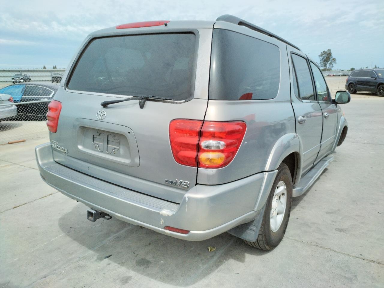 Photo 4 from auction – 2001 TOYOTA SEQOUIA with VIN 5TDZT34A91S021964