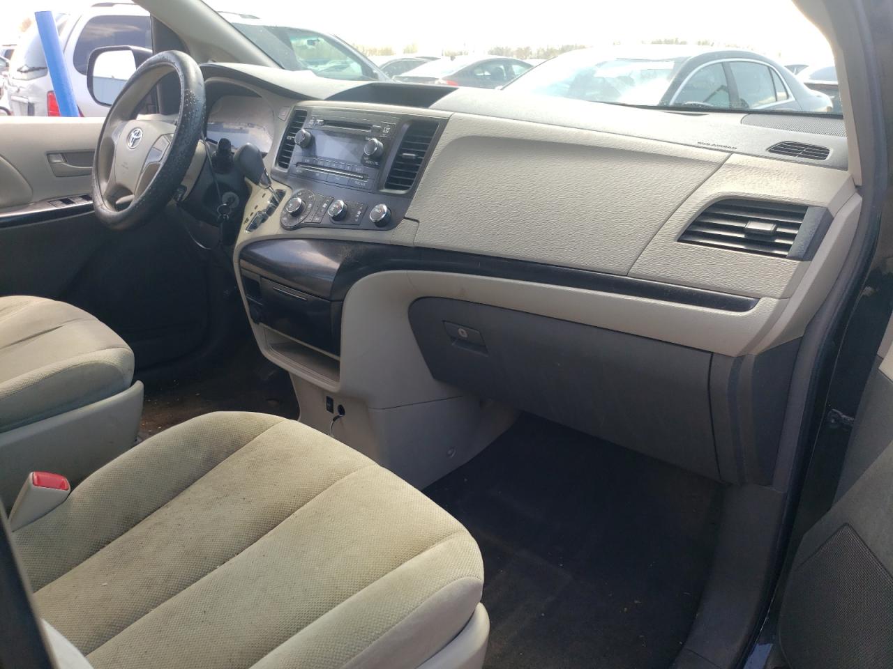 Photo 5 from auction – 2011 TOYOTA SIENNA with VIN 5TDZK3DC7BS011665