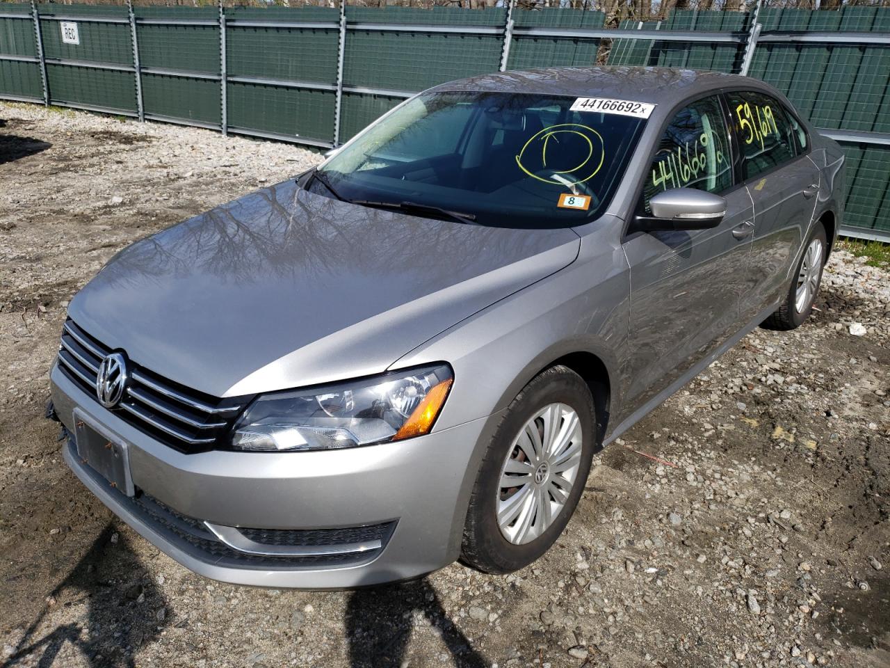 Photo 2 from auction – 2014 VOLKSWAGEN PASSAT S with VIN 1VWAT7A33EC035048