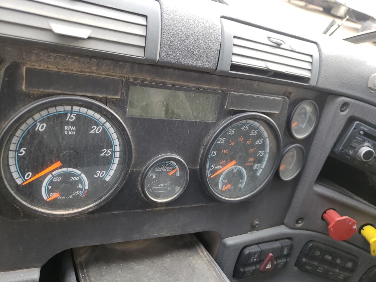 Photo 8 from auction – 2017 FREIGHTLINER CASCADIA 1 with VIN 1FUJGLDR4HLHP0489