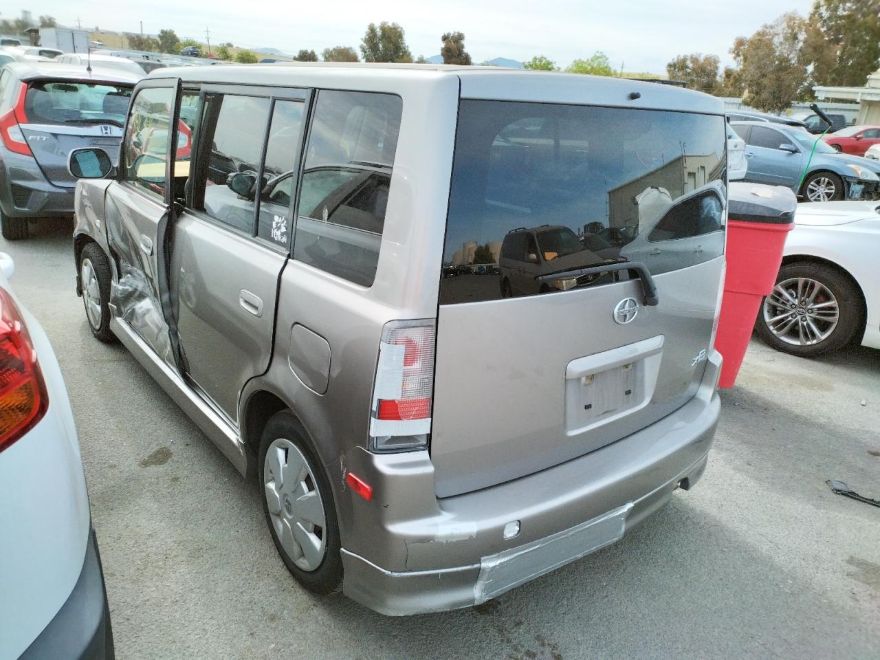 Photo 3 from auction – 2006 SCION XB with VIN JTLKT324064083999
