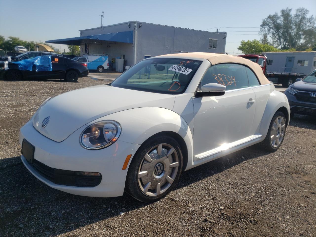 Photo 2 from auction – 2014 VOLKSWAGEN BEETLE with VIN 3VW517AT8EM821627