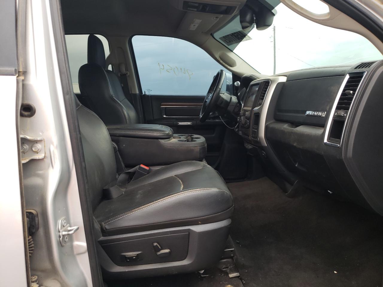 Photo 5 from auction – 2017 RAM 2500 LARAM with VIN 3C6UR5FL4HG674107