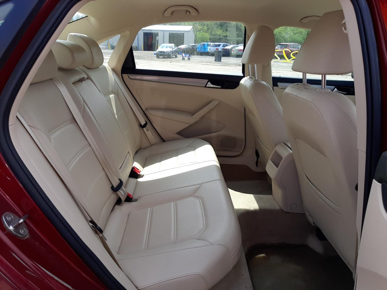 Photo 6 from auction – 2015 VOLKSWAGEN PASSAT S with VIN 1VWAT7A37FC085923