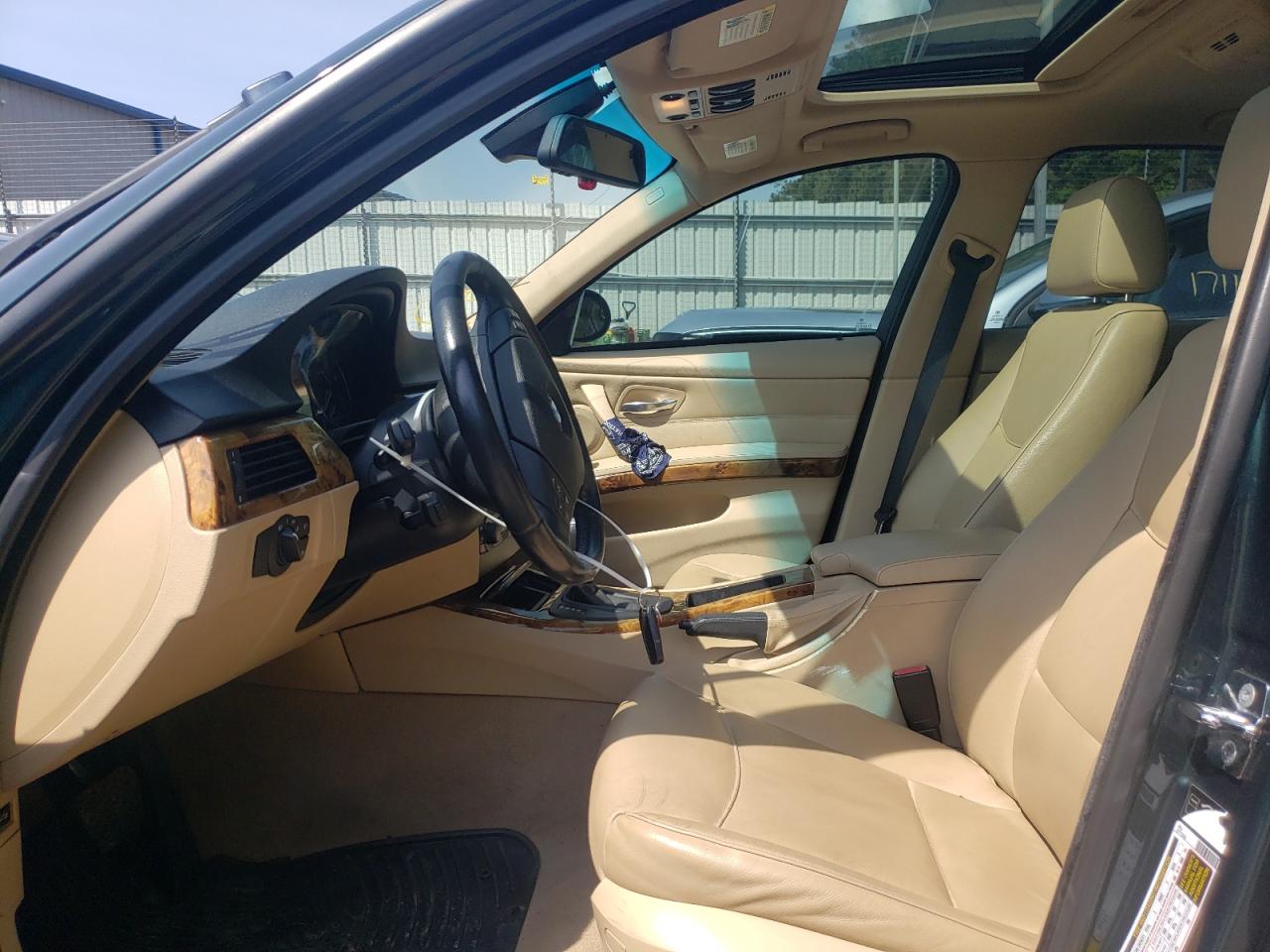 Photo 5 from auction – 2006 BMW 325 I with VIN WBAVB13546PT09156