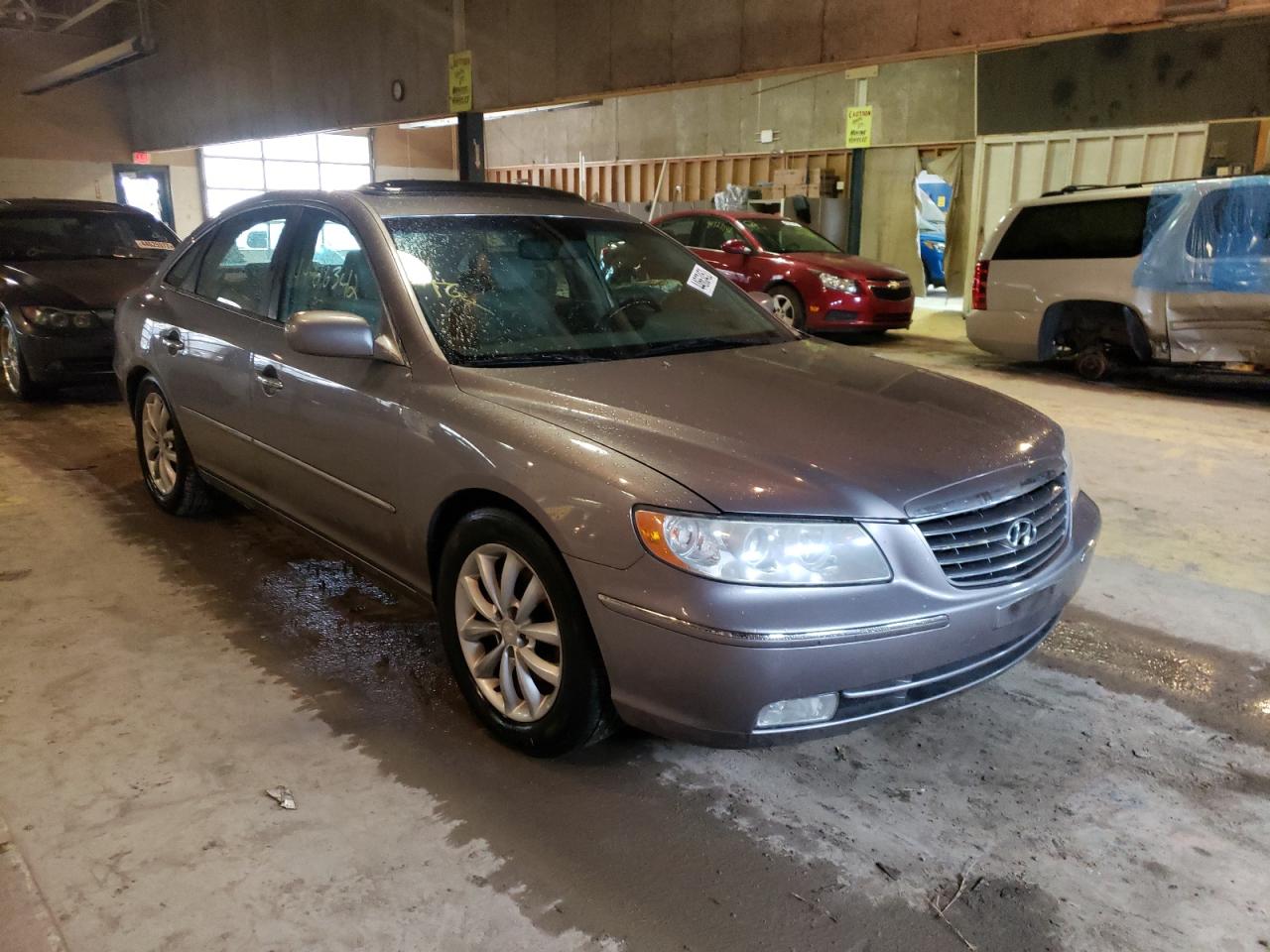 HYUNDAI AZERA SE 2006 with VIN KMHFC46F46A101013 - Photo from auction