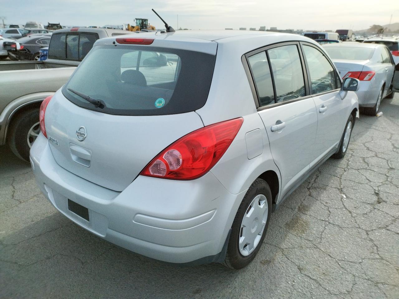 Photo 4 from auction – 2008 NISSAN VERSA S with VIN 3N1BC13E98L383256