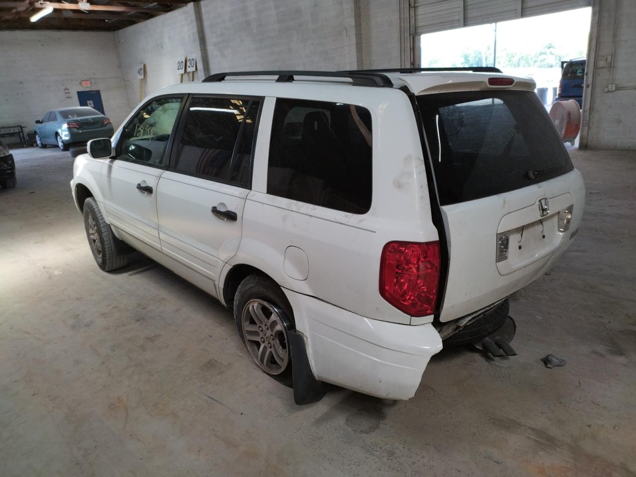Photo 3 from auction – 2005 HONDA PILOT EXL with VIN 5FNYF18605B013436