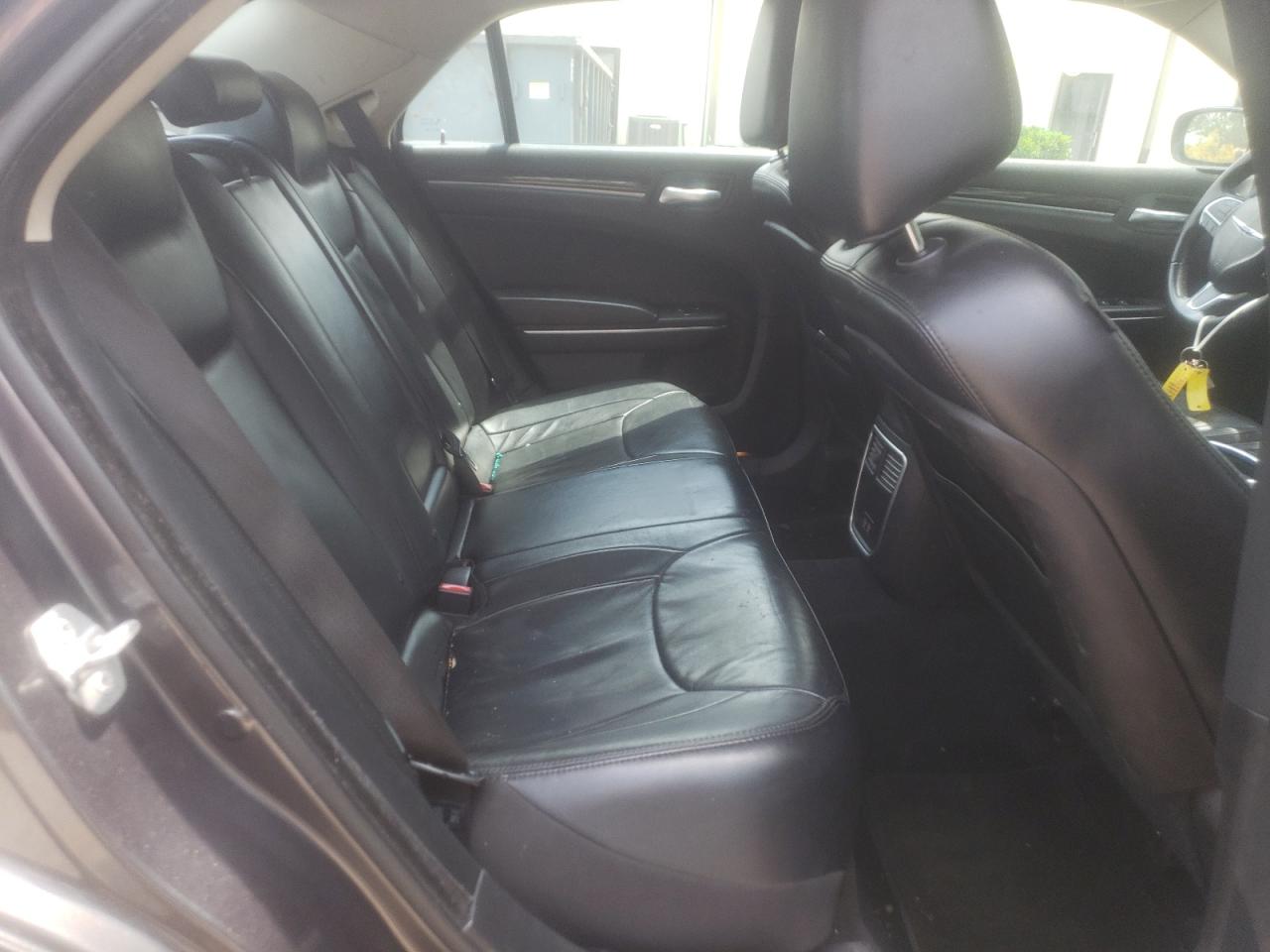 Photo 6 from auction – 2015 CHRYSLER 300 LIMITE with VIN 2C3CCAAG4FH930885
